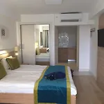 Su - Adult Only Hotell 4*