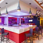 Su - Adult Only Hotell 4*