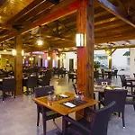Su - Adult Only Hotell 4*