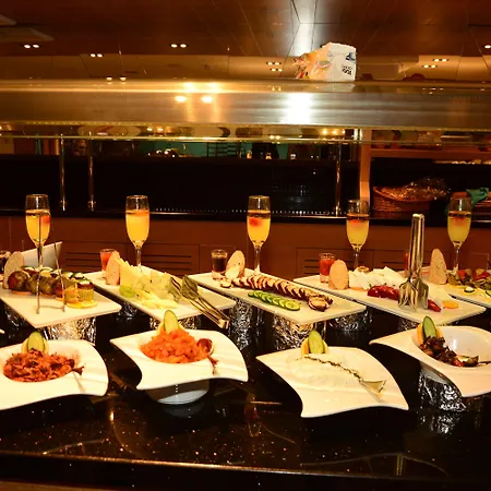Su - Adult Only Hotell 4*